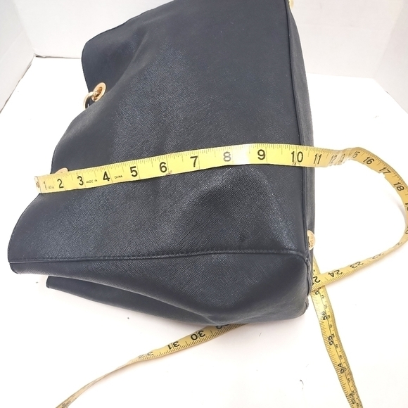 Elegant Black Faux Leather Tote with Gold Chain Handles – Chic Shoulder Bag - Picture 6 of 11